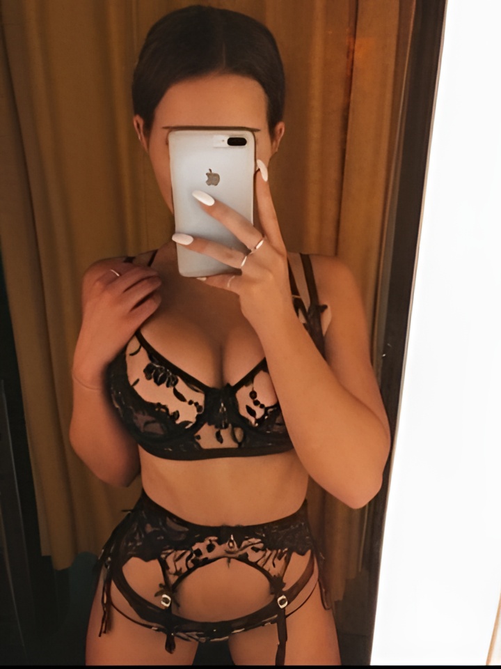 Рита привлекательная девушка из Ленска цена от 4000 руб